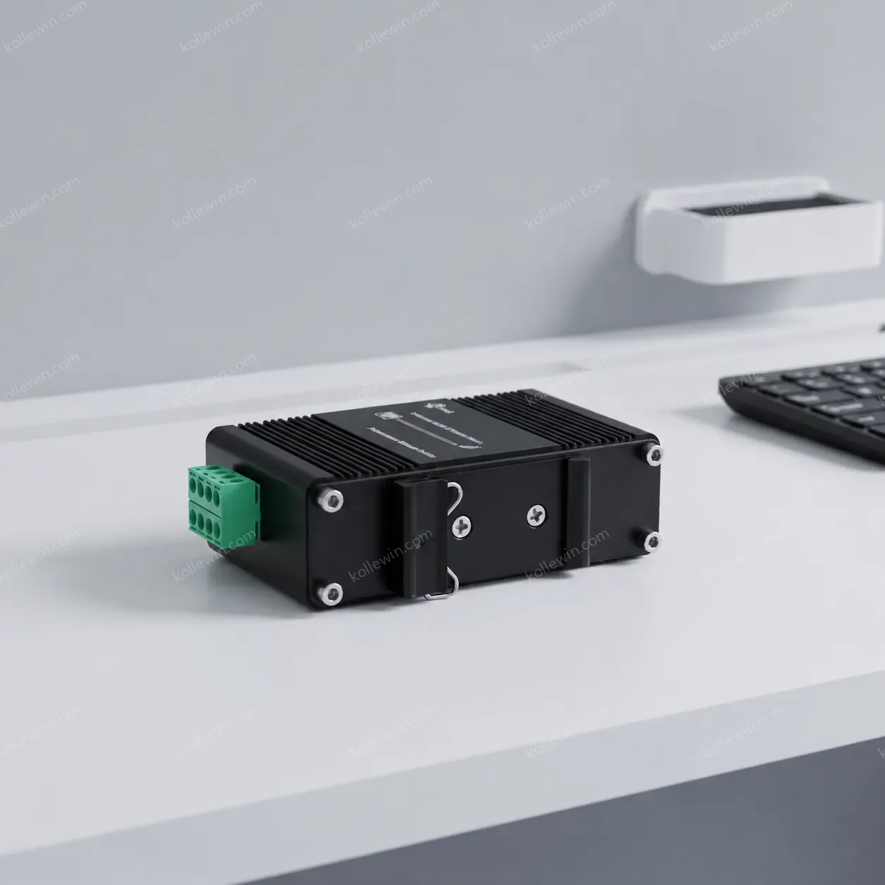 Elink Mini Industrial 1-Port 100/1000X SFP to 1-Port 10/100/1000T 90W PoE++ Media Converter LNK-IMC3012P90-SFP