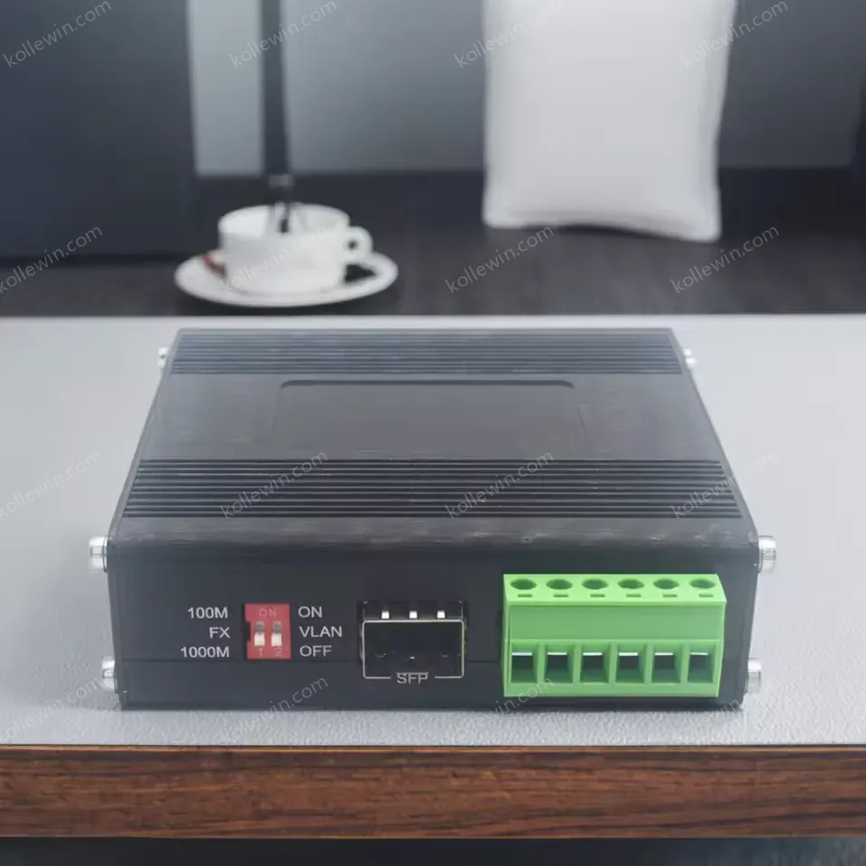 E-link LNK-IMC-A1400G-SFP Industrial 4-port 10/100/1000Base-T + 1-port 100/1000Base-X SFP Ethernet Switch with 110~230VAC Input